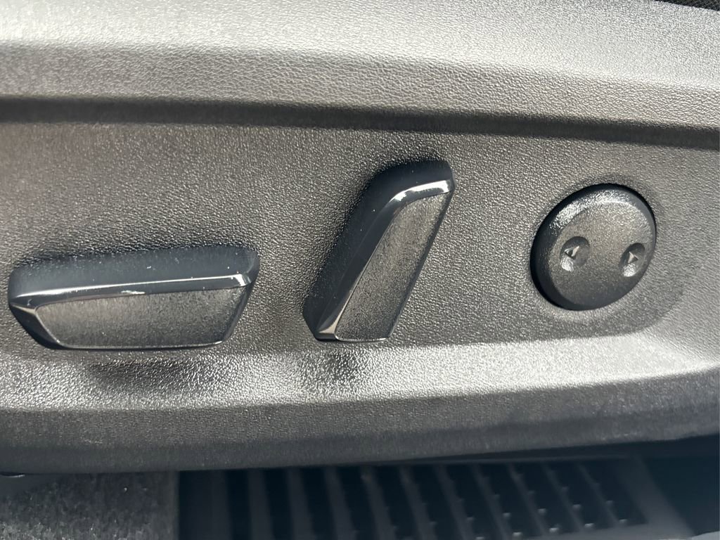 Used 2023 Nissan Rogue SV image 34