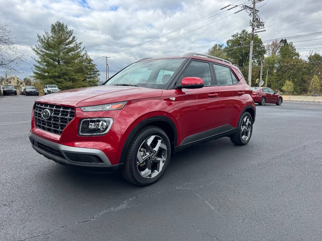 Used 2023 Hyundai Venue Limited image 2