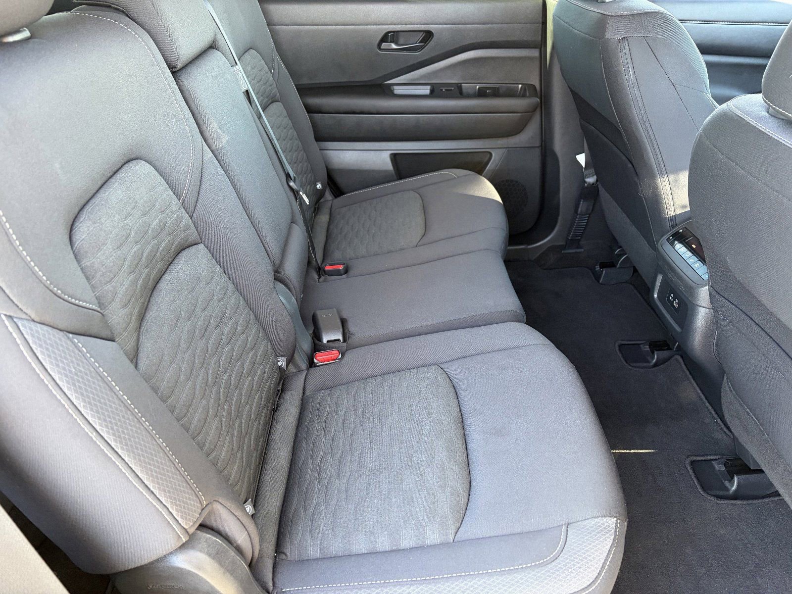 Used 2023 Nissan Pathfinder SV image 14