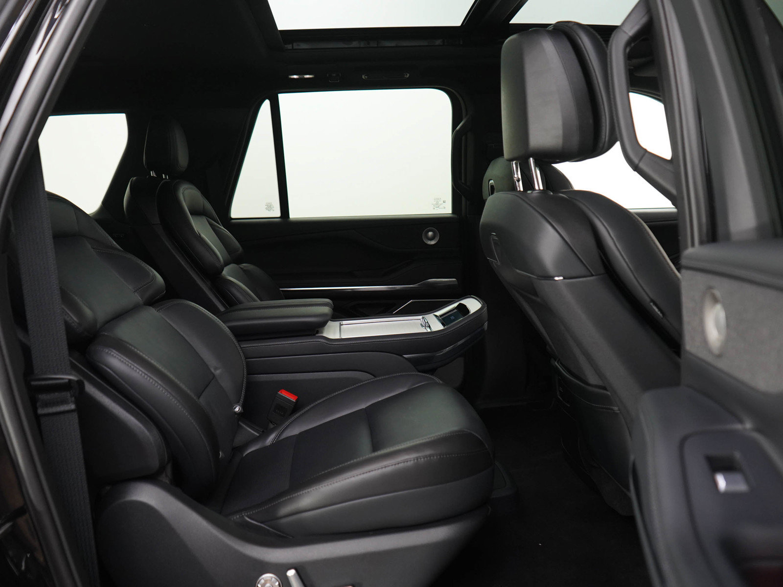 Used 2025 Lincoln Navigator L Reserve w/ Jet Appearance Package AWD/4WD image 12