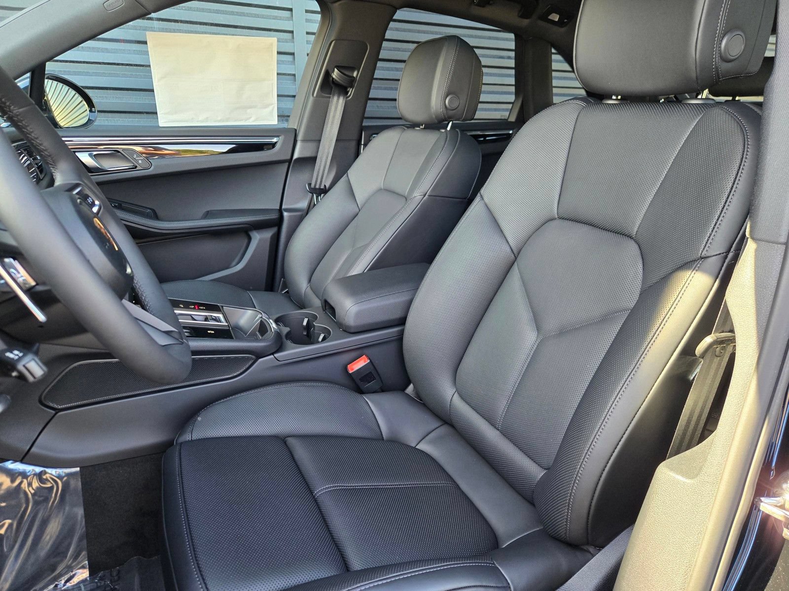 New 2026 Porsche Macan AWD/4WD image 5