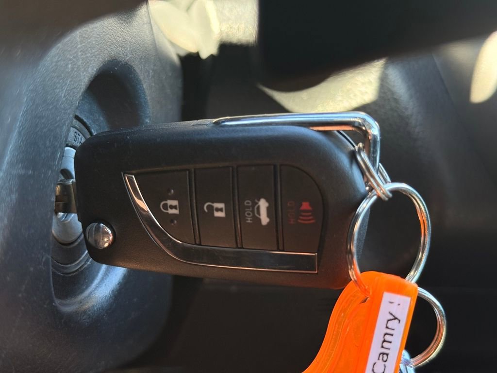 Used 2020 Toyota Camry SE image 32