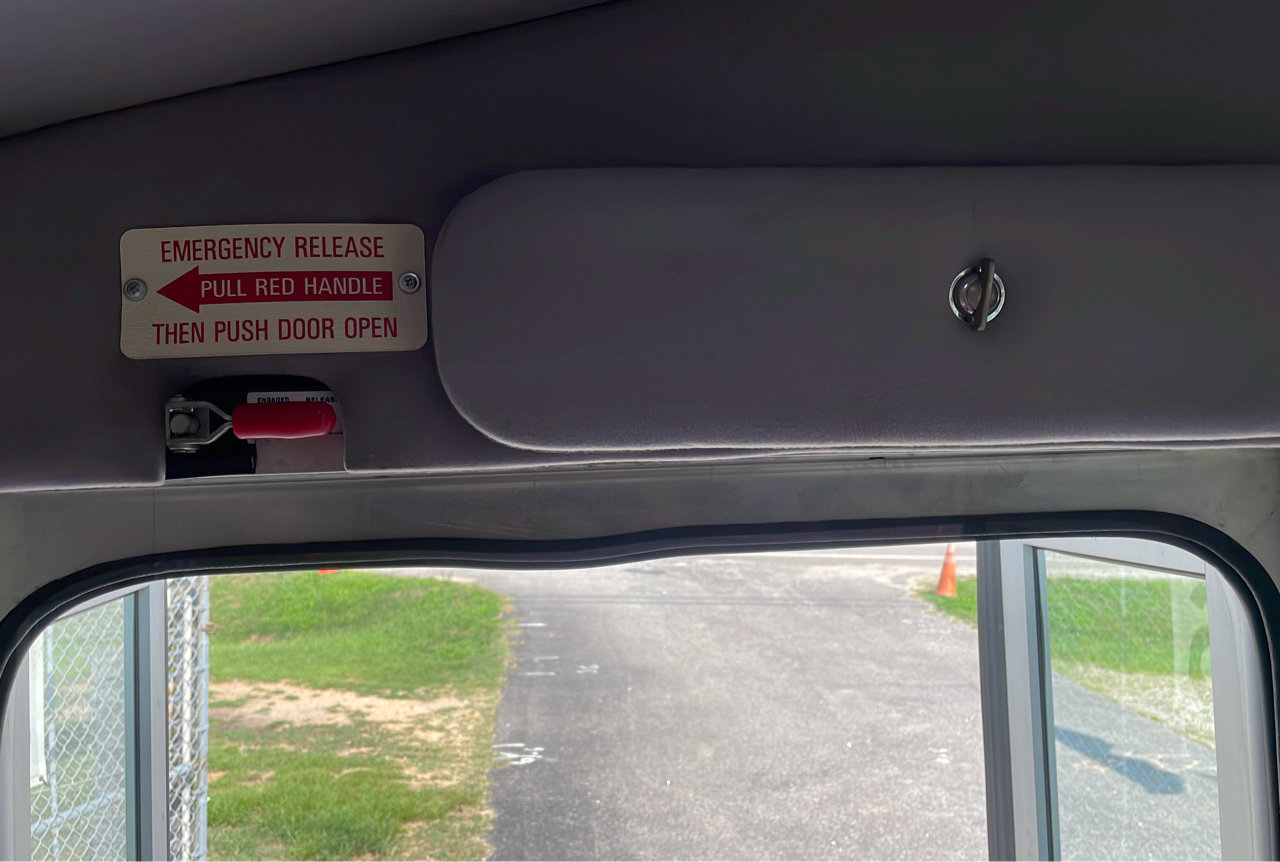 Used 2015 Chevrolet Express 3500 w/ Shuttle Bus Package RWD image 28