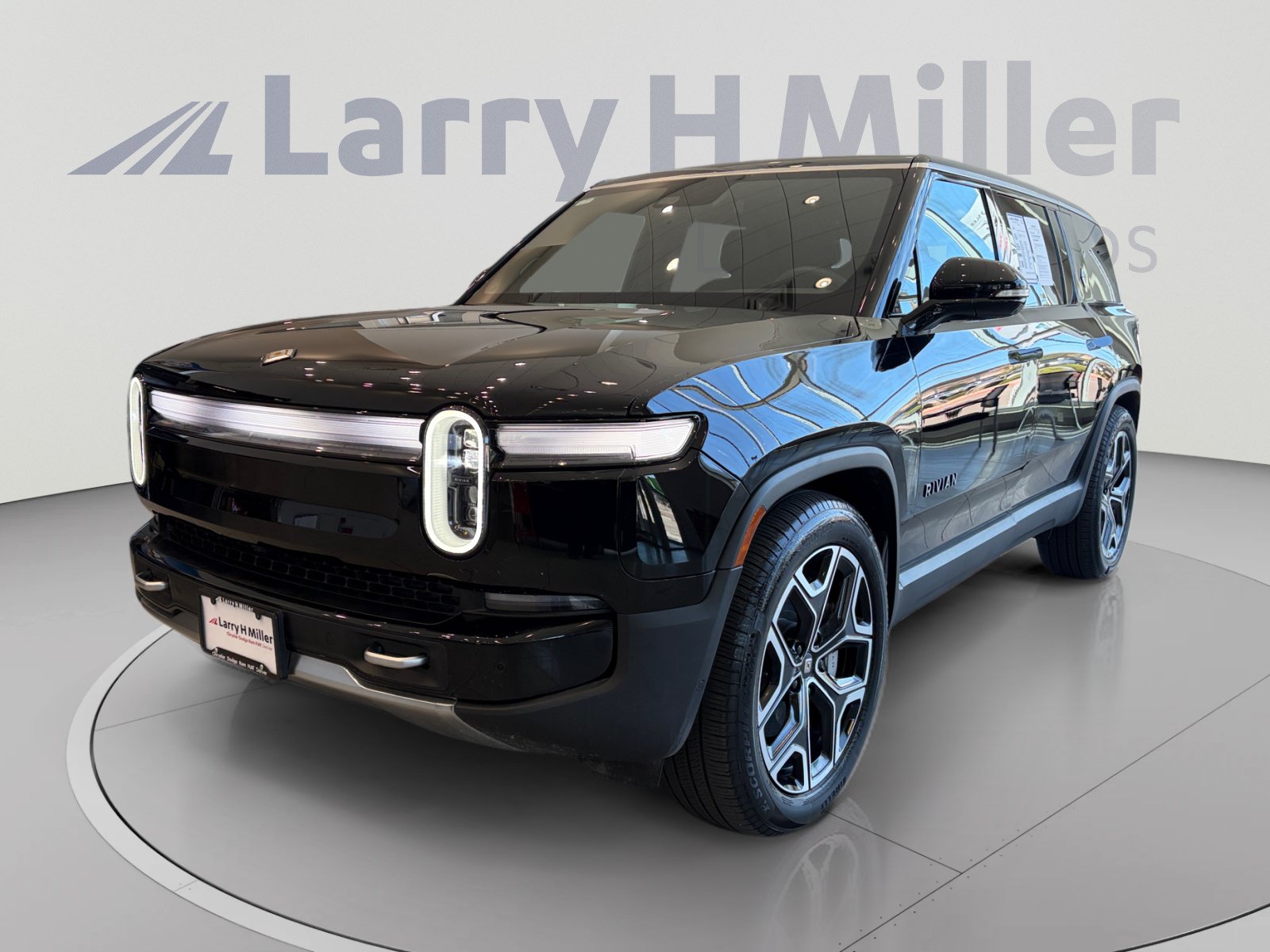 Used 2026 Rivian R1S Adventure Tri AWD/4WD image 1