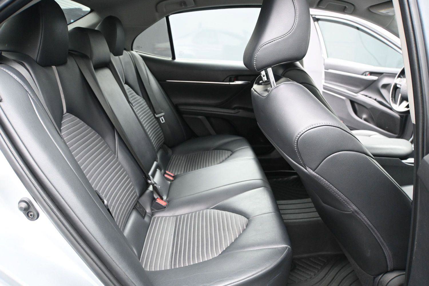 Used 2020 Toyota Camry SE FWD image 17
