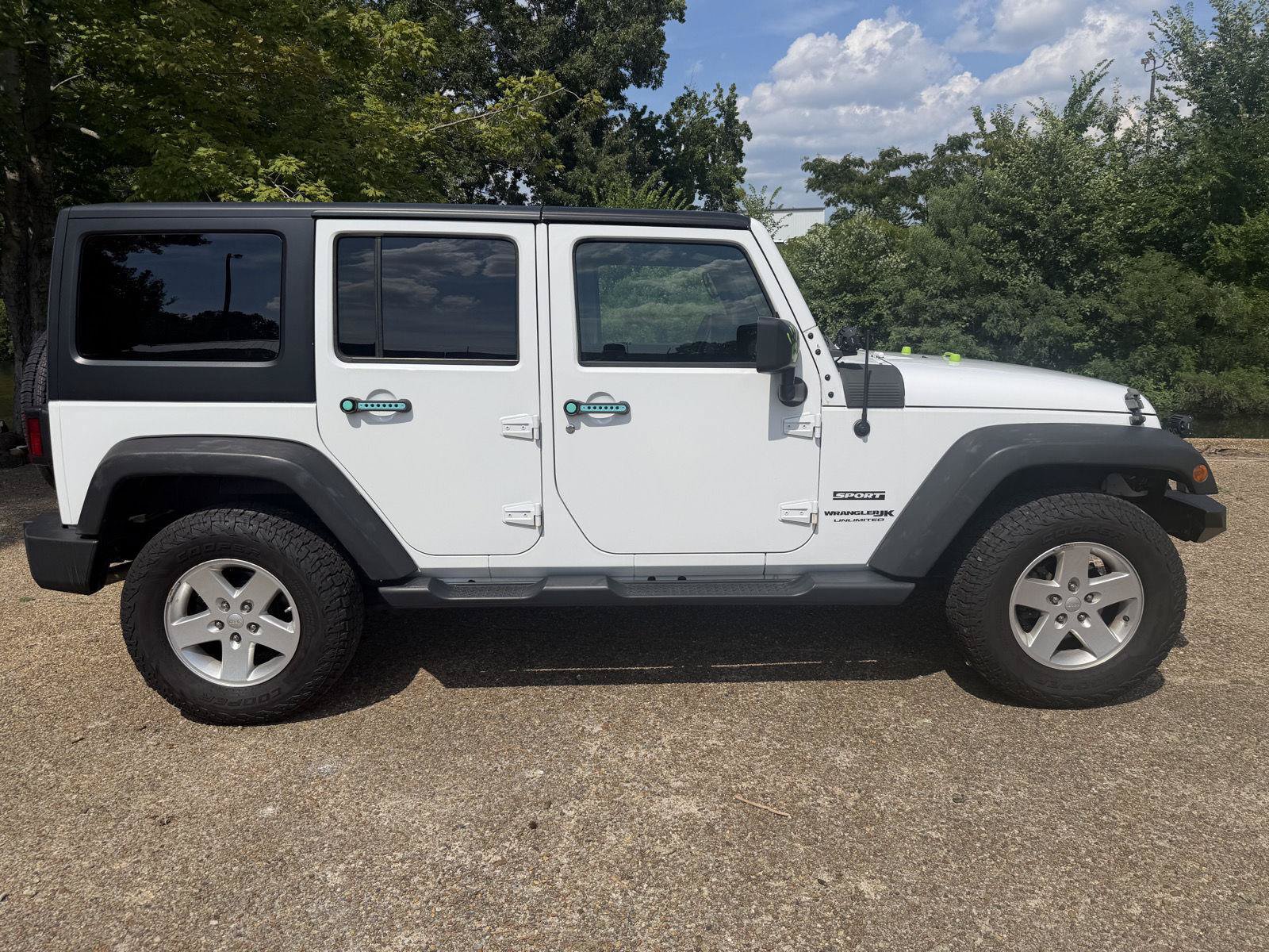 Used 2018 Jeep Wrangler Unlimited Sport S AWD/4WD image 2