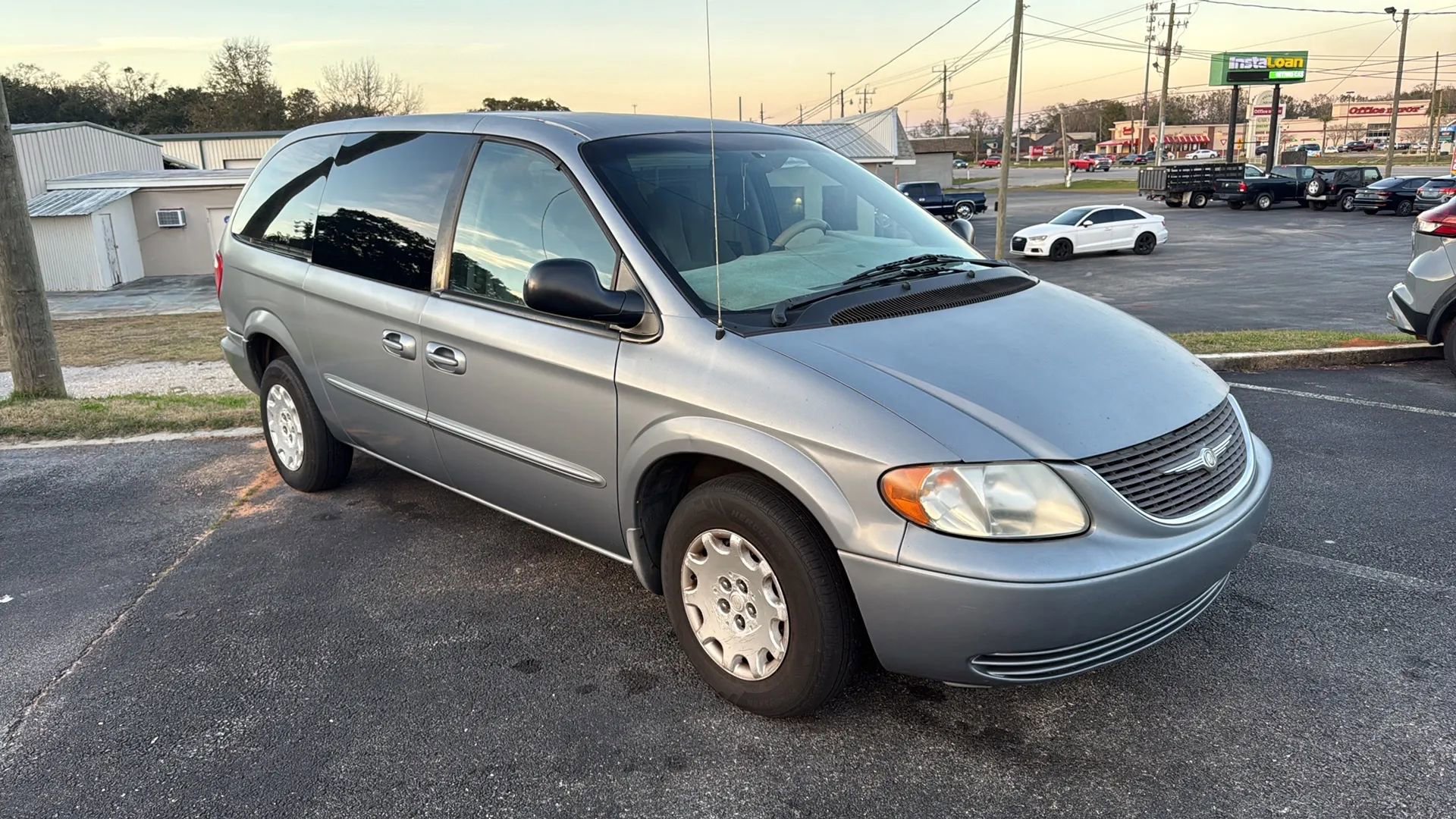 Used 2003 Chrysler Town & Country image 3