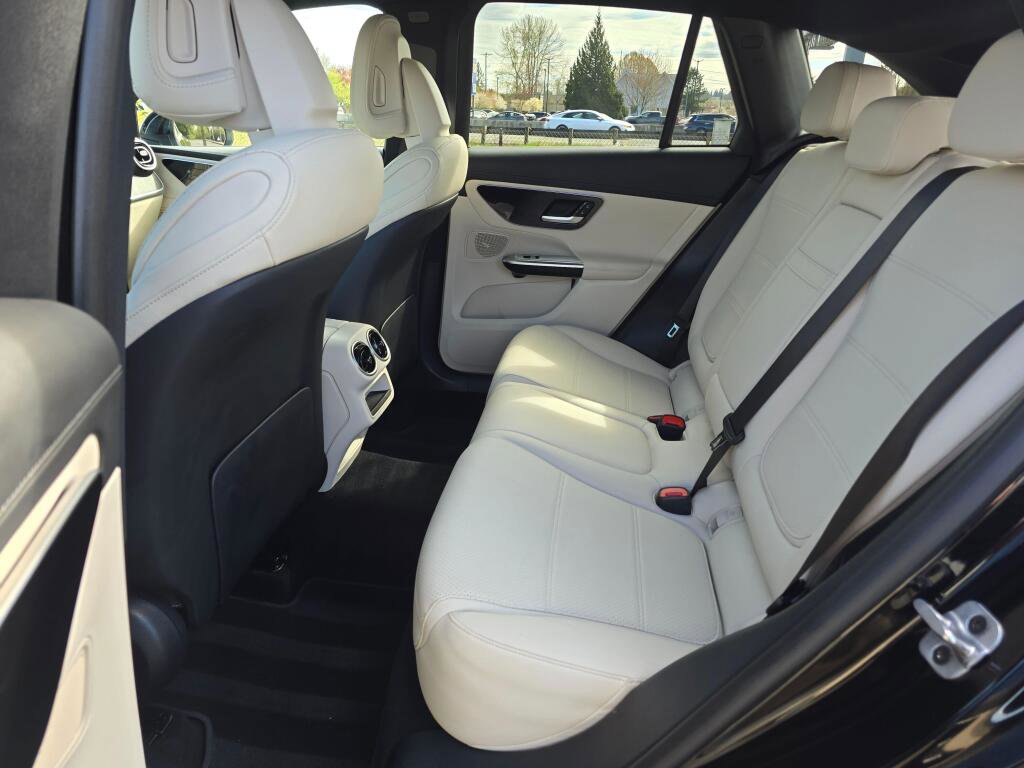 Used 2024 Mercedes-Benz GLC 300 4MATIC w/ Driver Assistance Package image 17