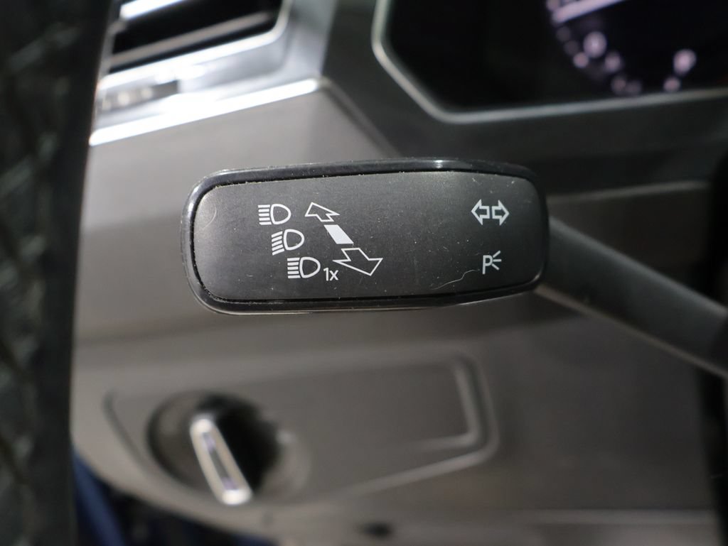 Used 2019 Volkswagen Tiguan SEL AWD/4WD image 36