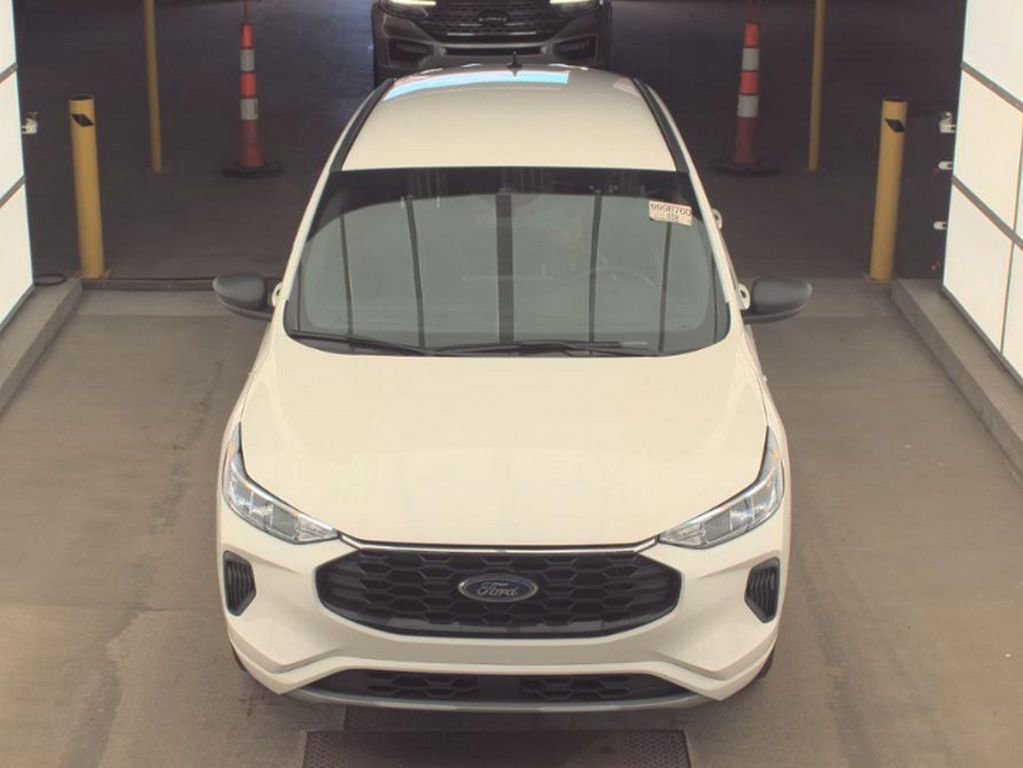 Used 2024 Ford Escape ST-Line w/ Tech Pack #1 AWD/4WD image 3