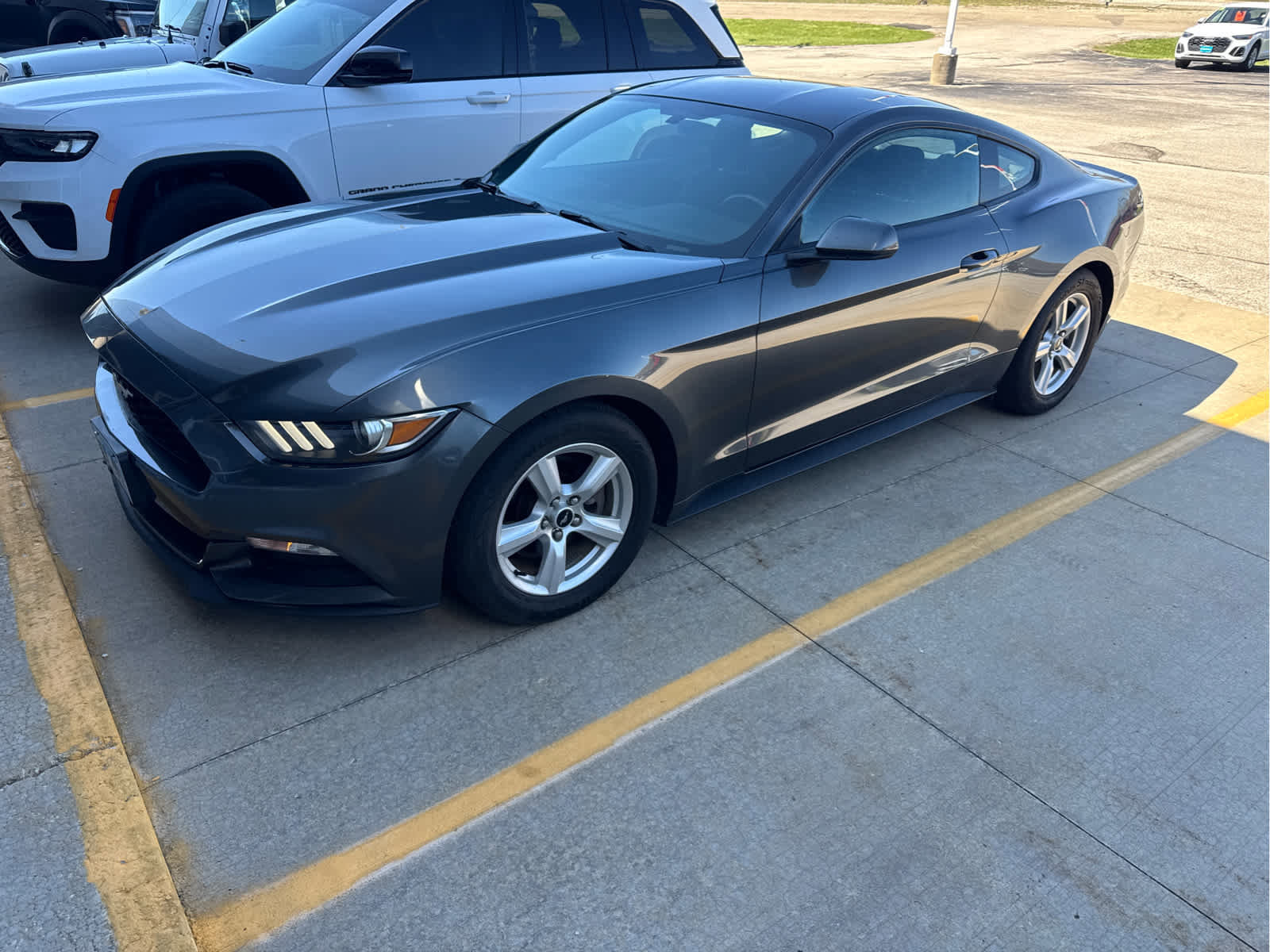 Used 2017 Ford Mustang Coupe image 1