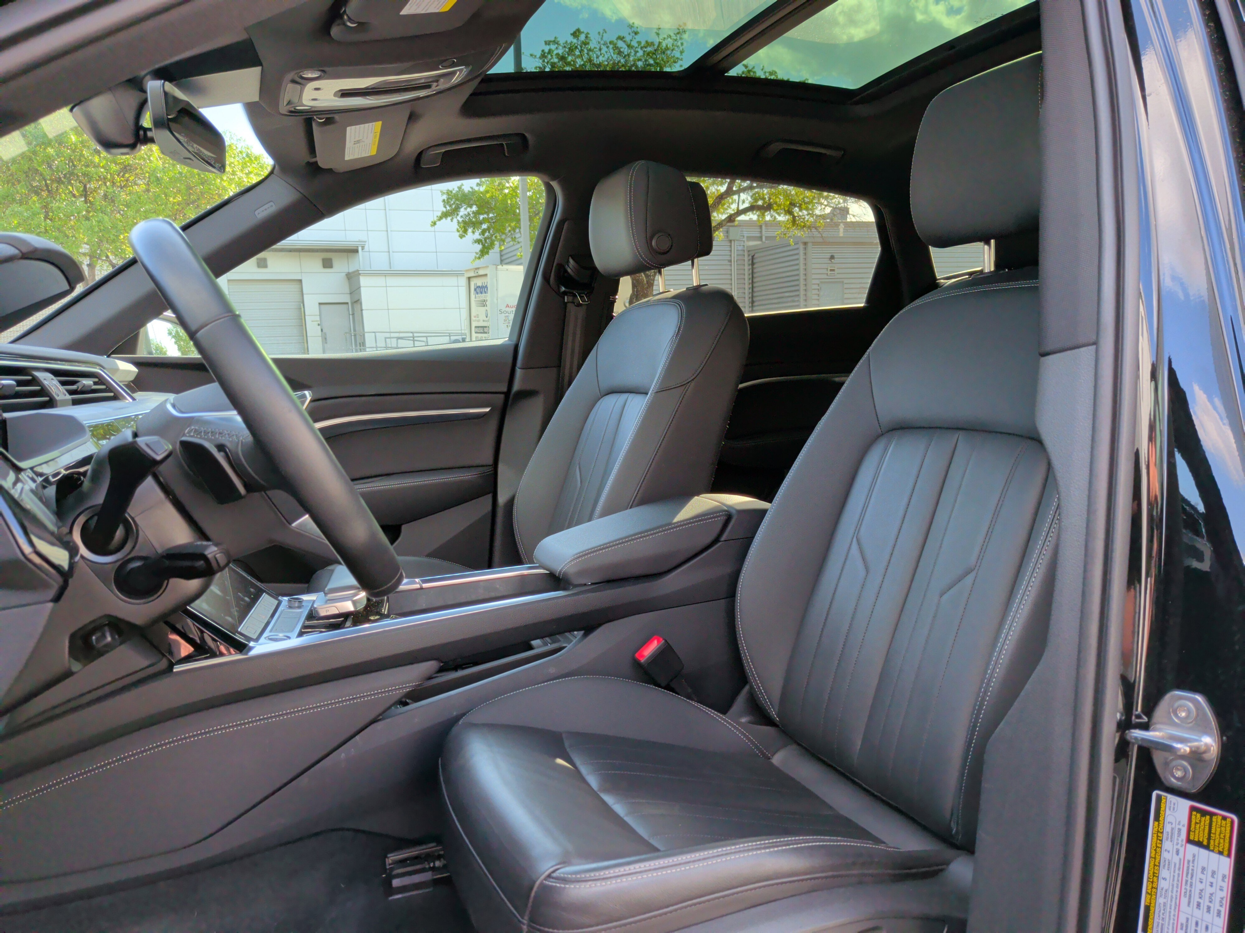 Used 2023 Audi e-tron Premium w/ Convenience Plus Package image 16