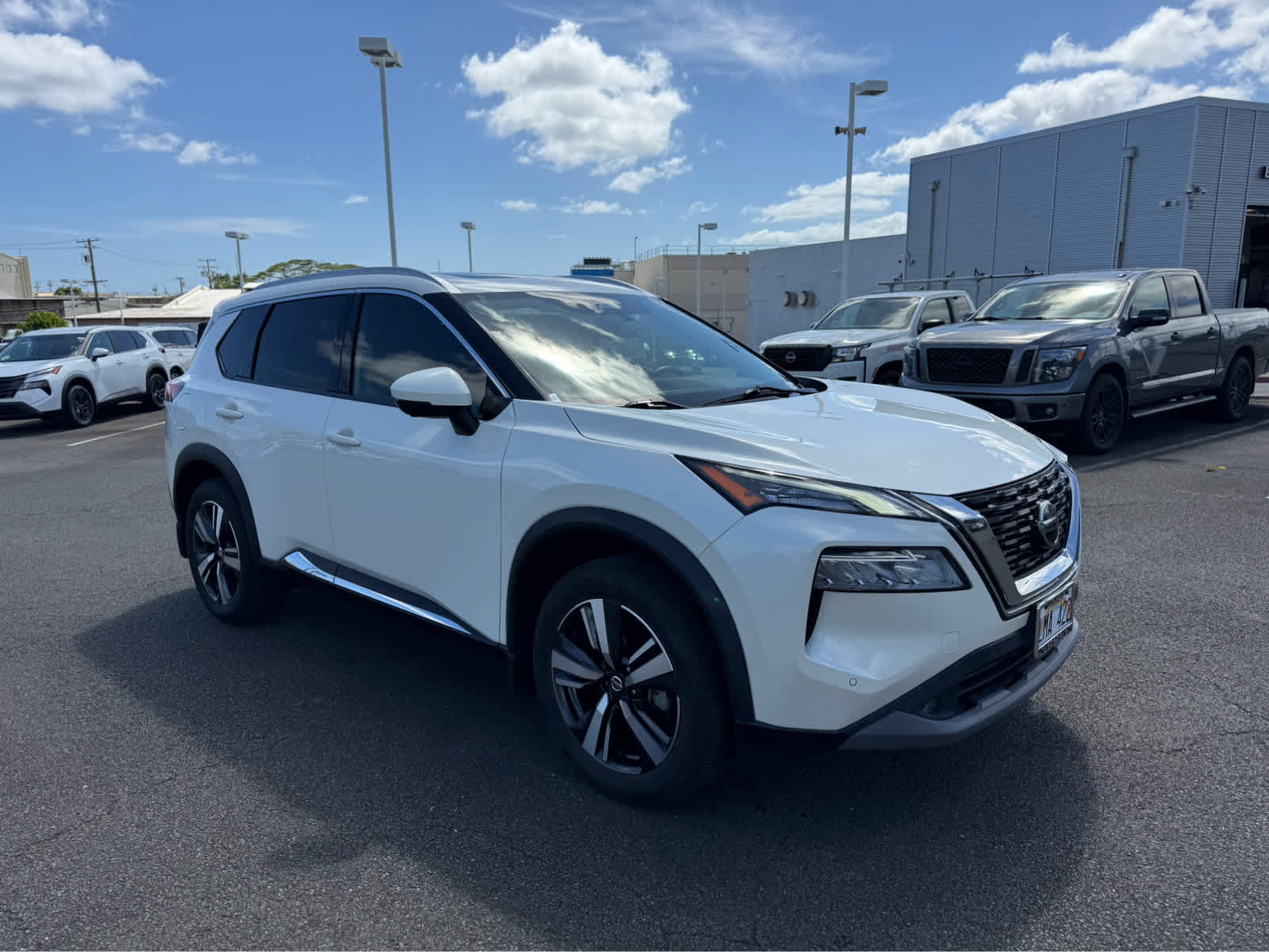 Used 2021 Nissan Rogue SL w/ Premium Package FWD image 2