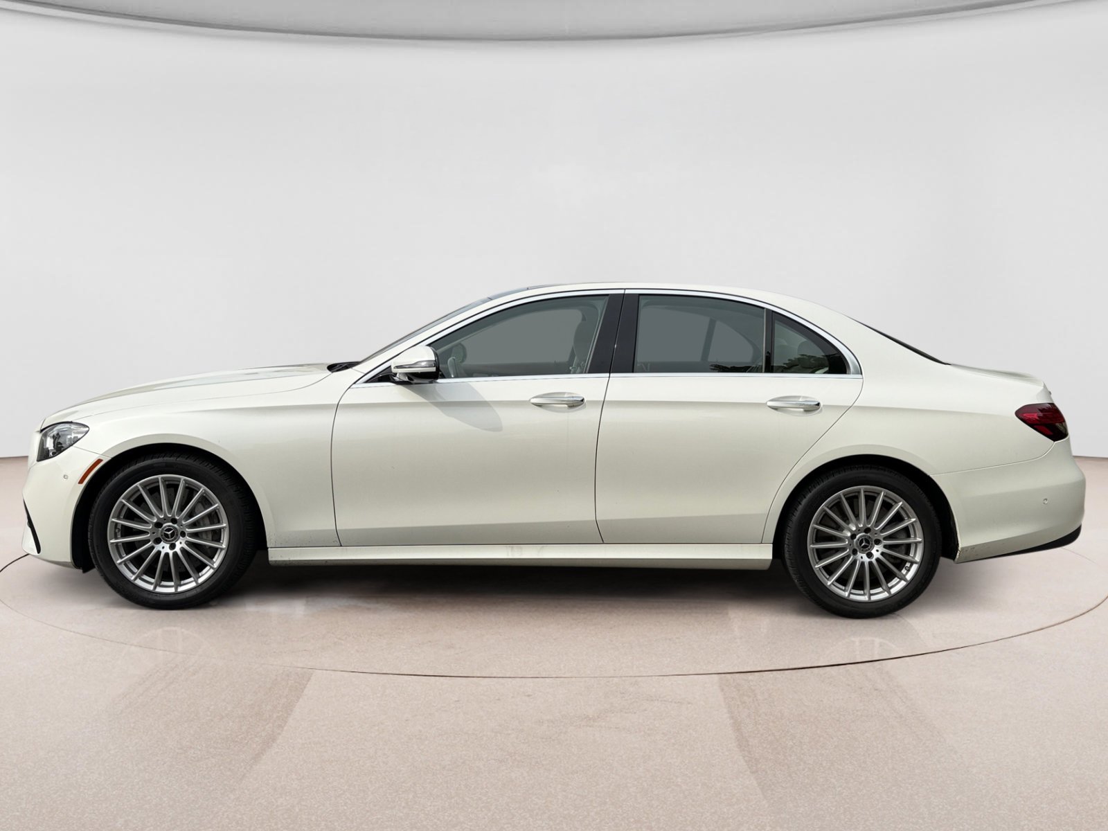 Used 2022 Mercedes-Benz E 450 4MATIC Sedan image 2