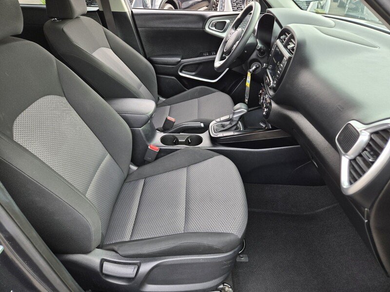 Used 2024 Kia Soul LX w/ Option Group 015 FWD image 16