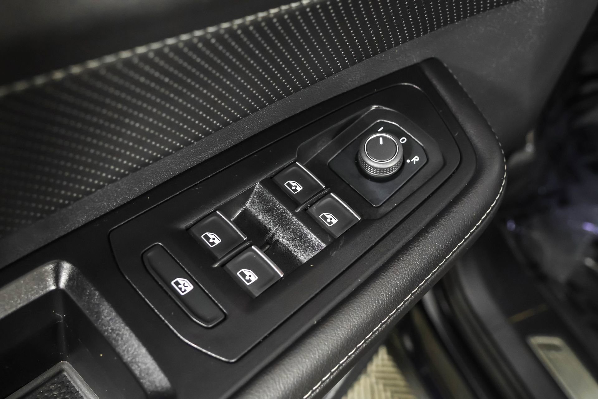 Used 2024 Volkswagen Atlas Cross Sport SEL R-Line image 34