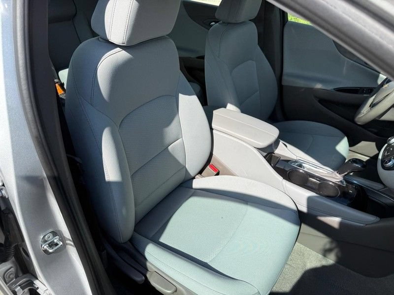 Used 2017 Chevrolet Malibu LT FWD image 11