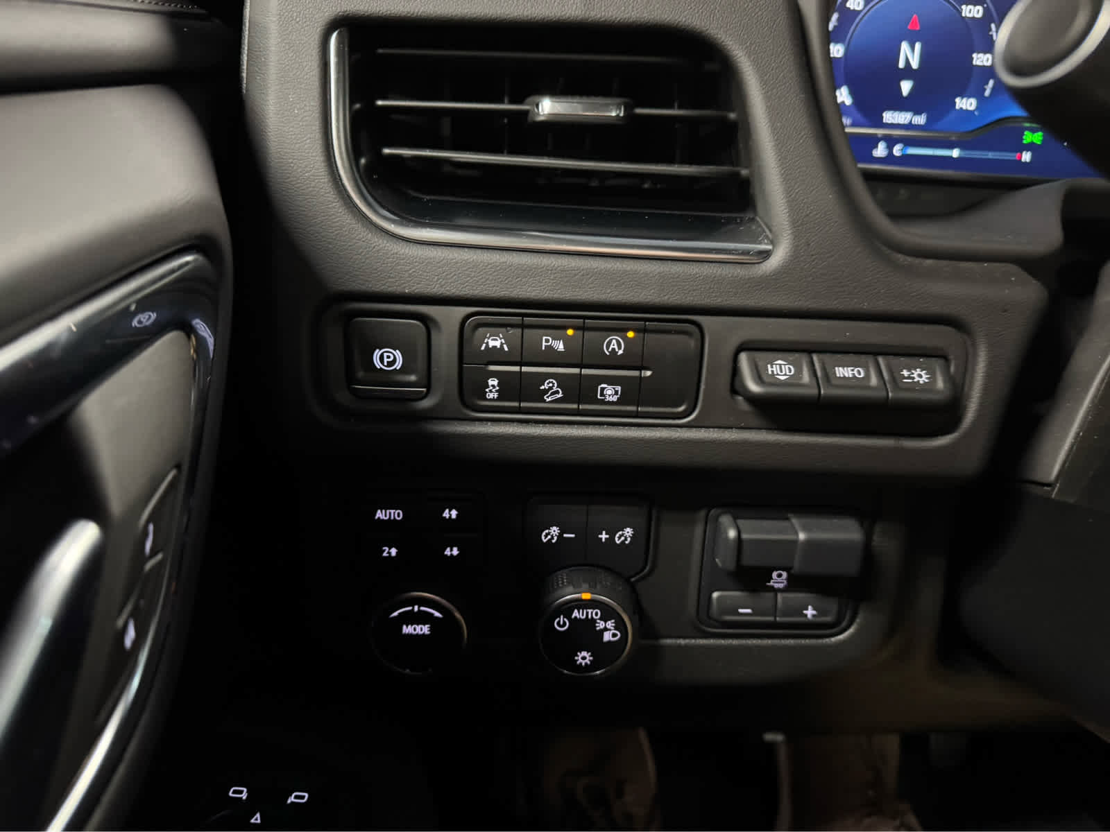 Certified 2024 Chevrolet Tahoe High Country w/ Premium Package image 23