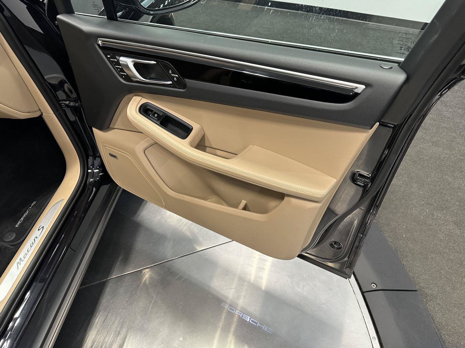 Used 2024 Porsche Macan S AWD/4WD image 42