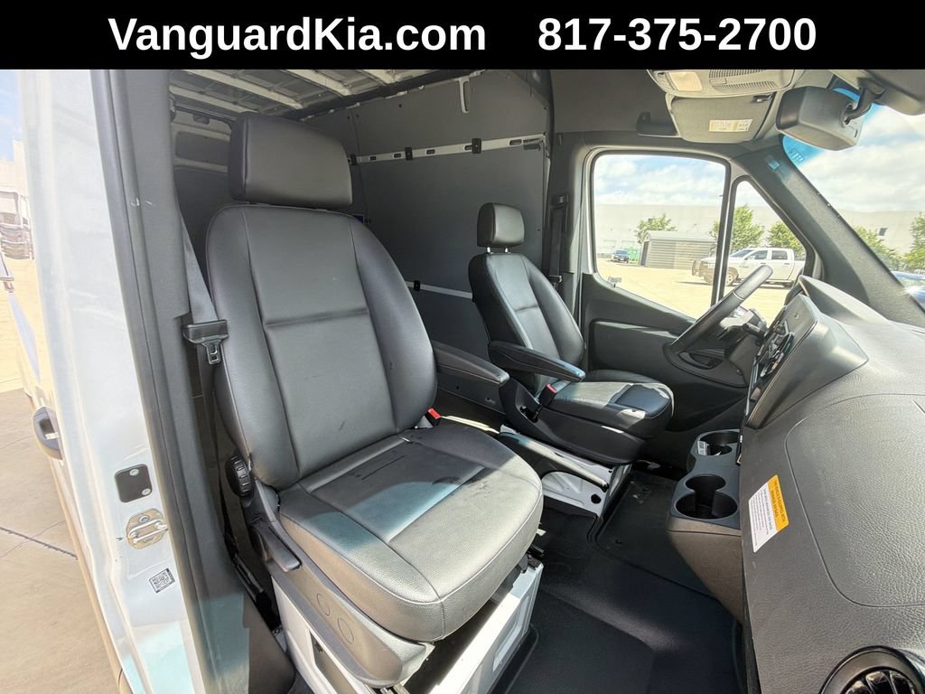 Used 2025 Mercedes-Benz Sprinter 2500 image 28