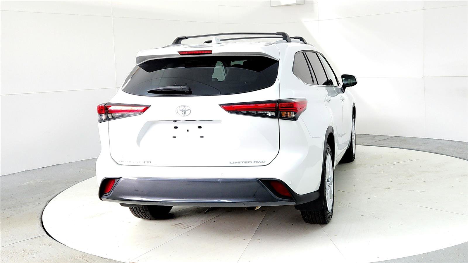 Used 2023 Toyota Highlander Limited image 5