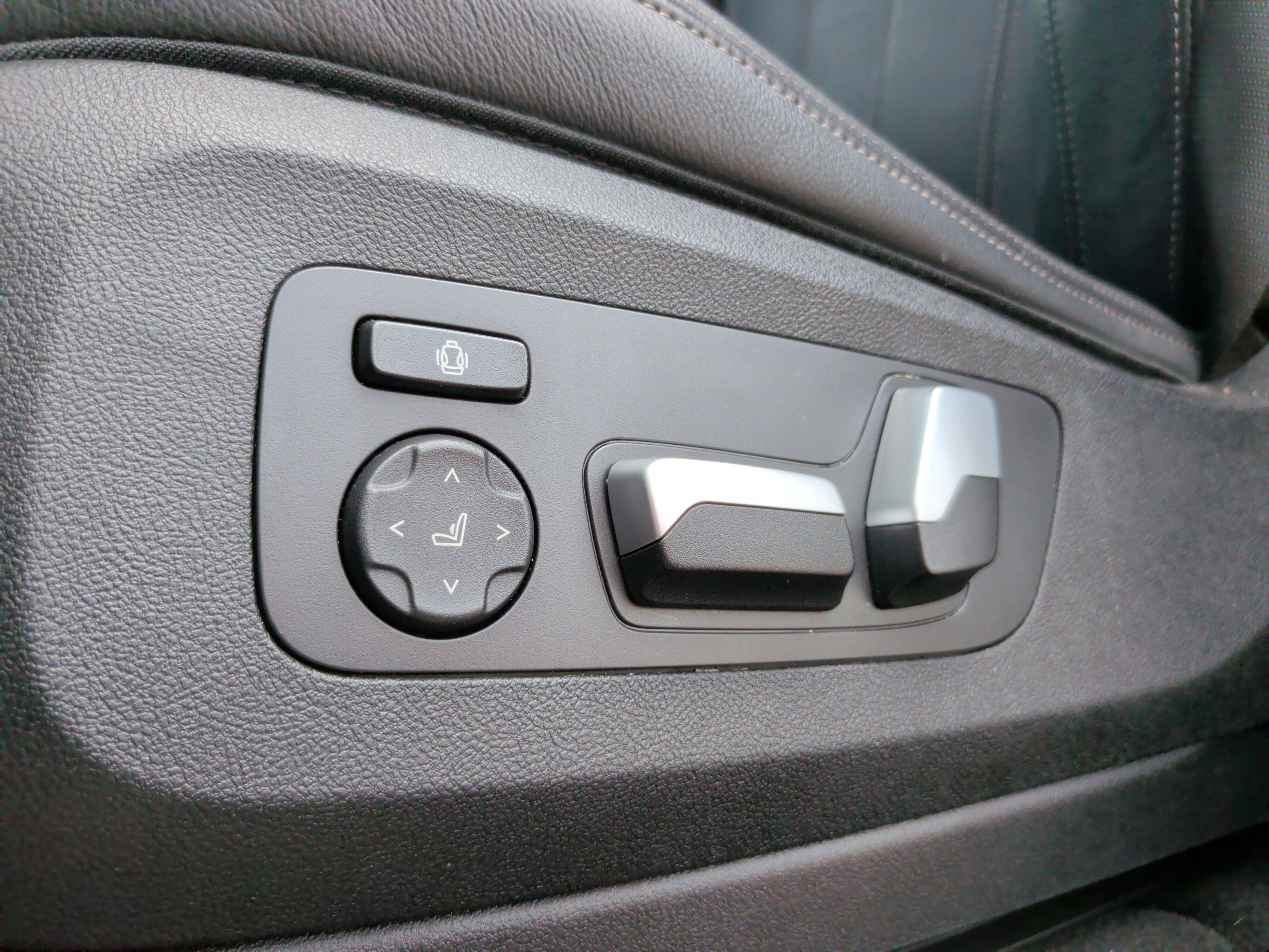 Used 2022 BMW X5 xDrive40i w/ M Sport Package AWD/4WD image 27