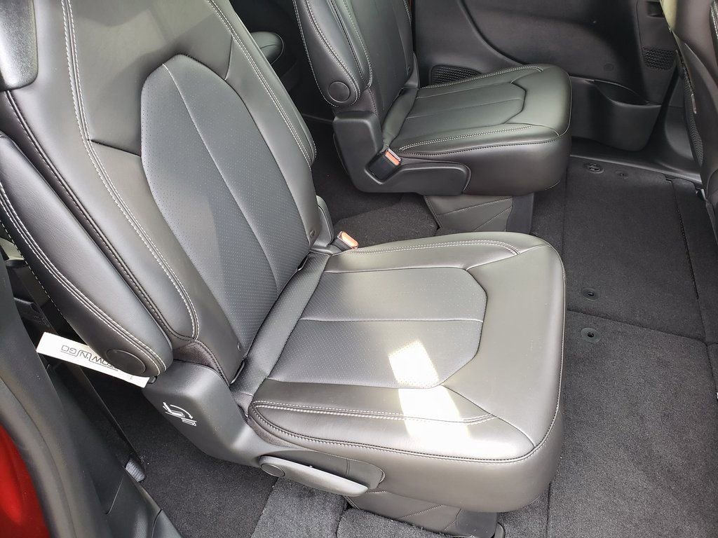 New 2026 Chrysler Pacifica Select image 16