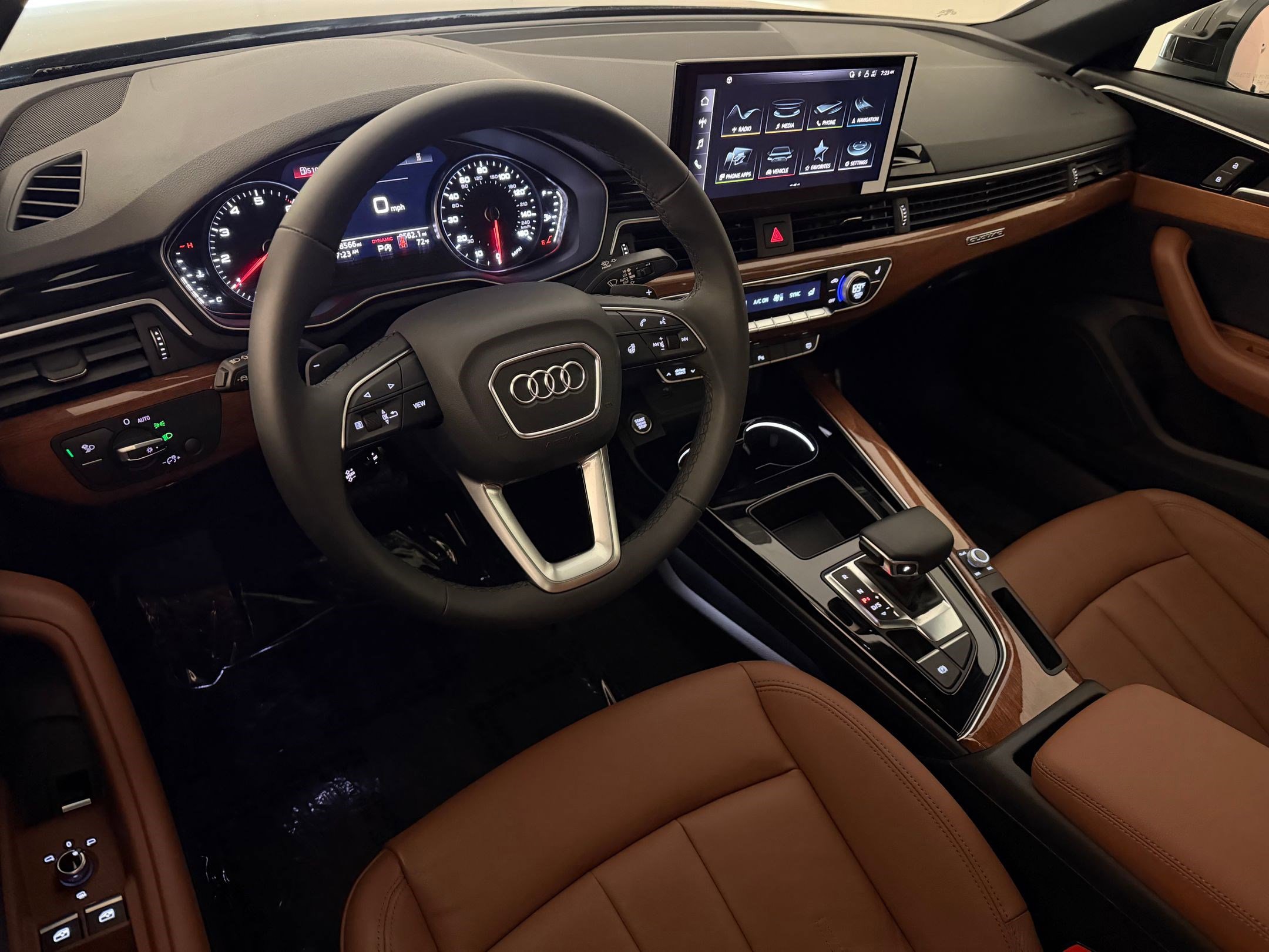 Used 2025 Audi A4 2.0T Premium w/ Convenience Package image 4