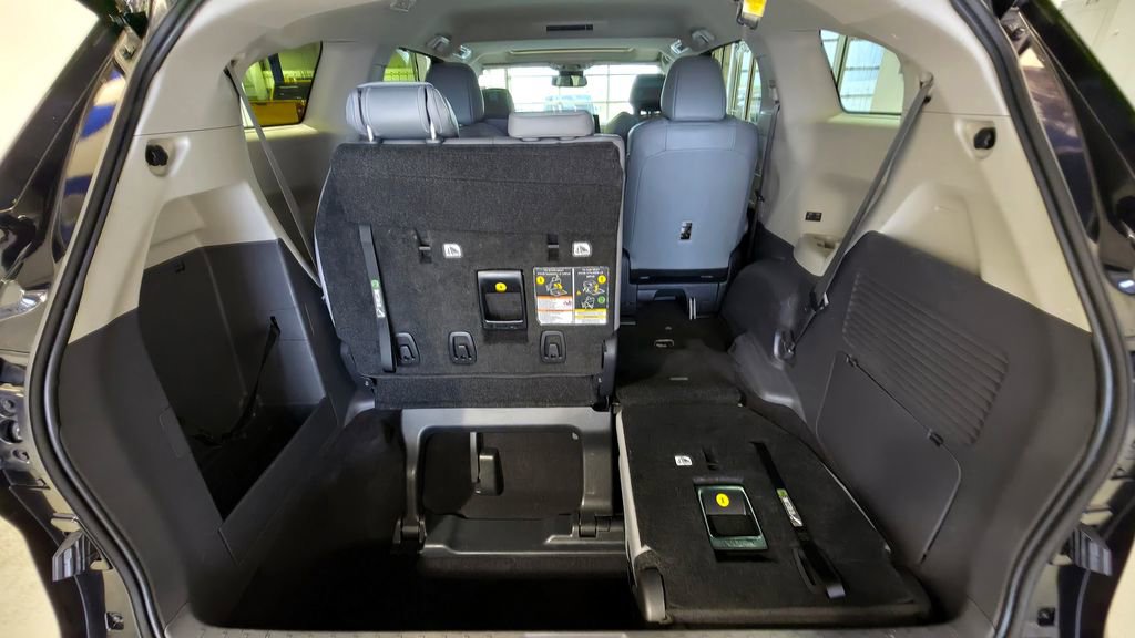 Used 2024 Toyota Sienna XLE image 10