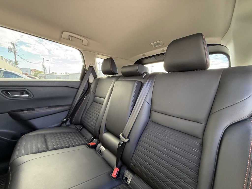 Used 2025 Nissan Rogue SV image 7