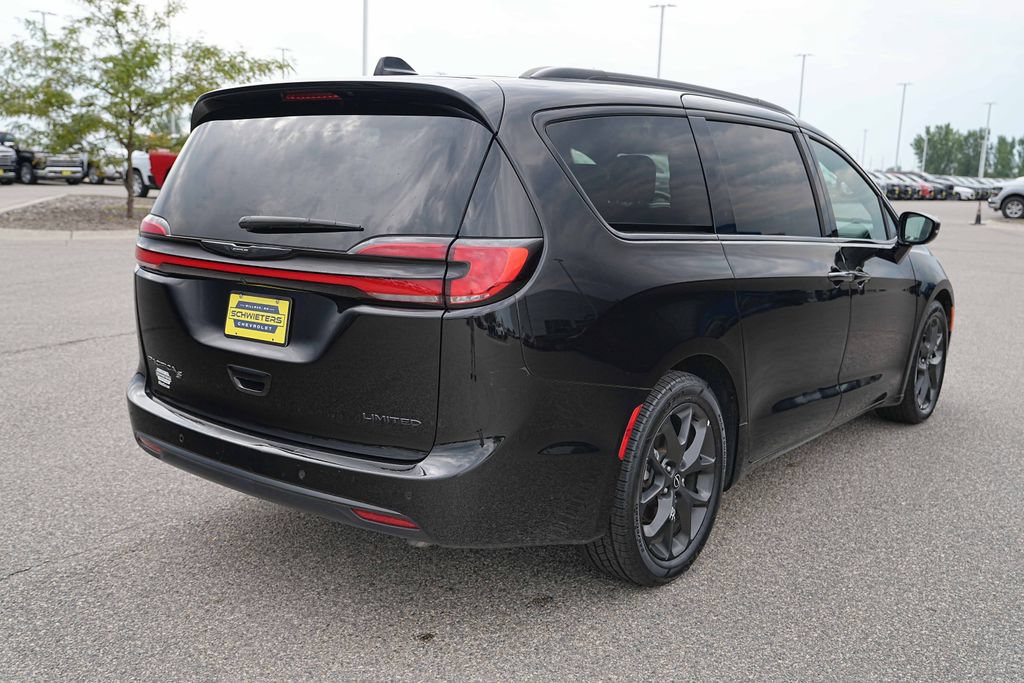 Used 2025 Chrysler Pacifica Limited FWD image 6
