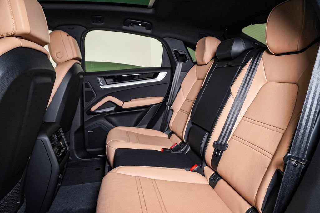 New 2026 Porsche Cayenne Coupe AWD/4WD image 17