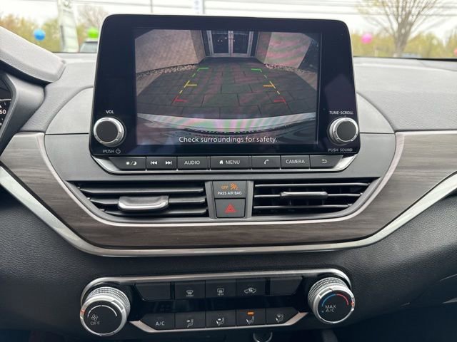 Used 2024 Nissan Altima 2.5 SV image 17