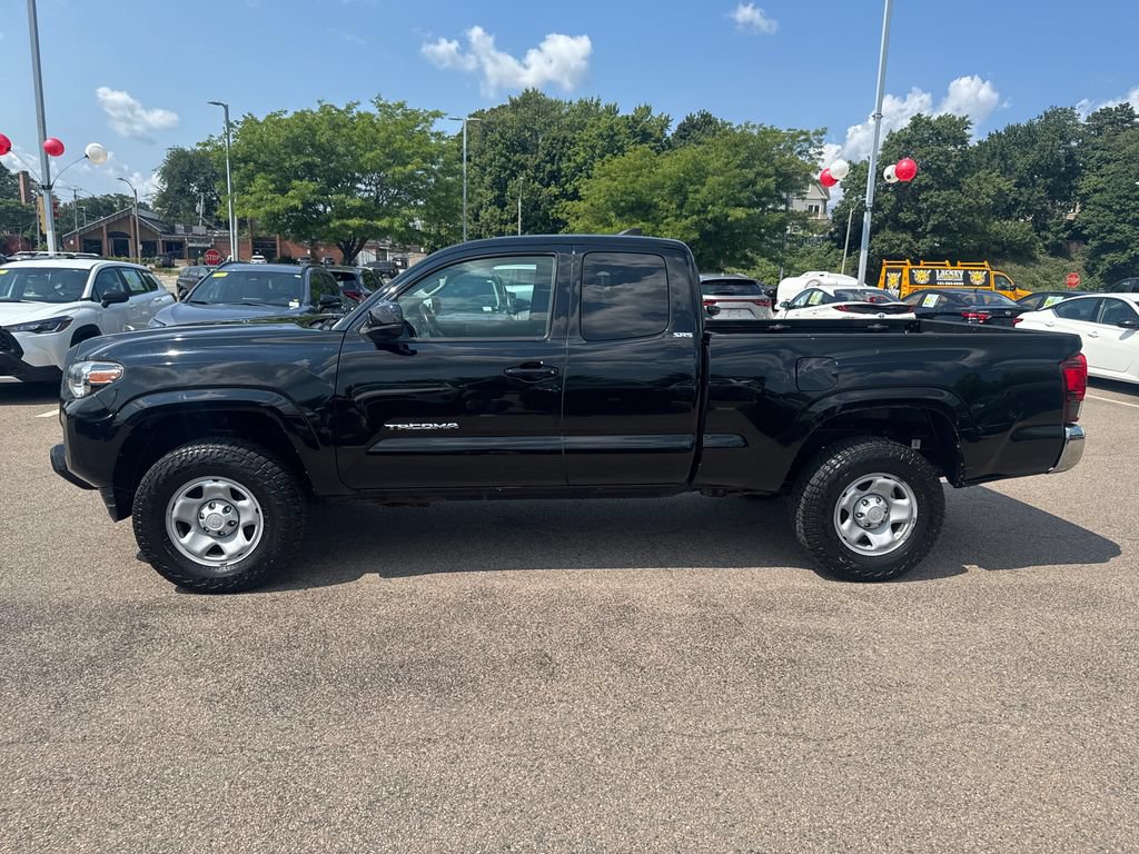 Used 2018 Toyota Tacoma SR5 AWD/4WD image 4