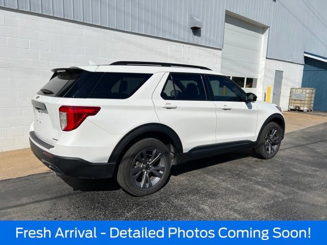 Used 2023 Ford Explorer XLT w/ XLT Sport Appearance Package AWD/4WD image 5