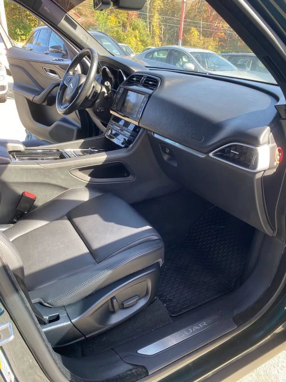 Used 2018 Jaguar F-PACE Premium AWD/4WD image 16