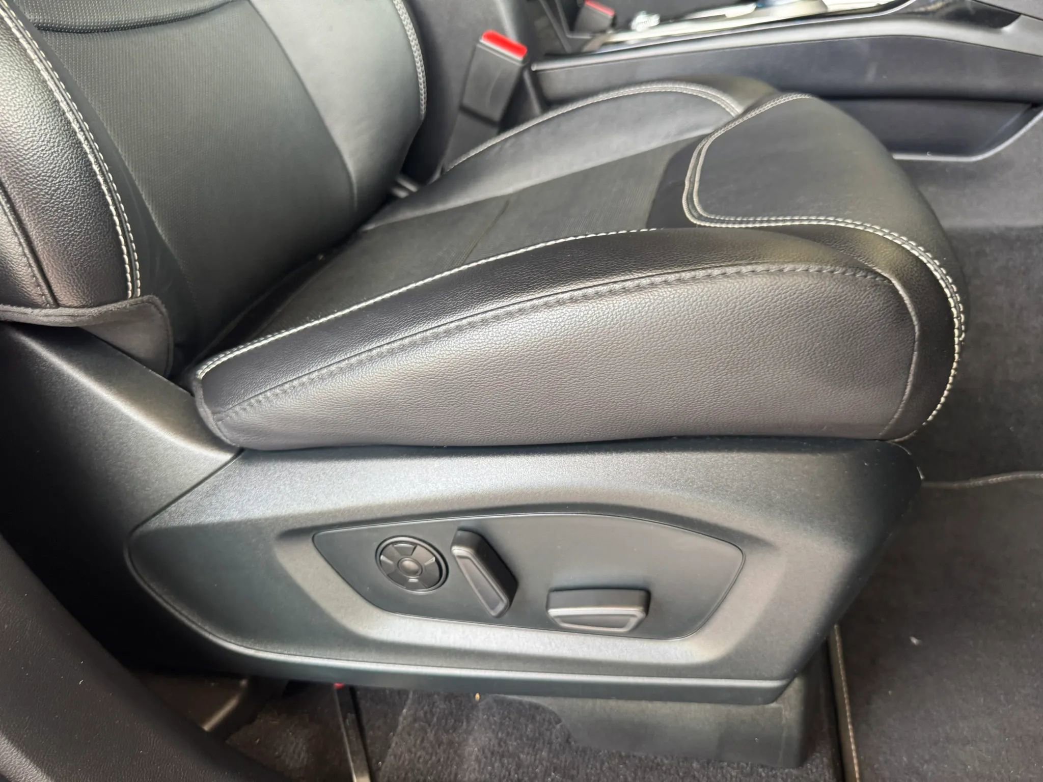 Used 2021 Ford Explorer ST w/ Equipment Group 401A AWD/4WD image 40