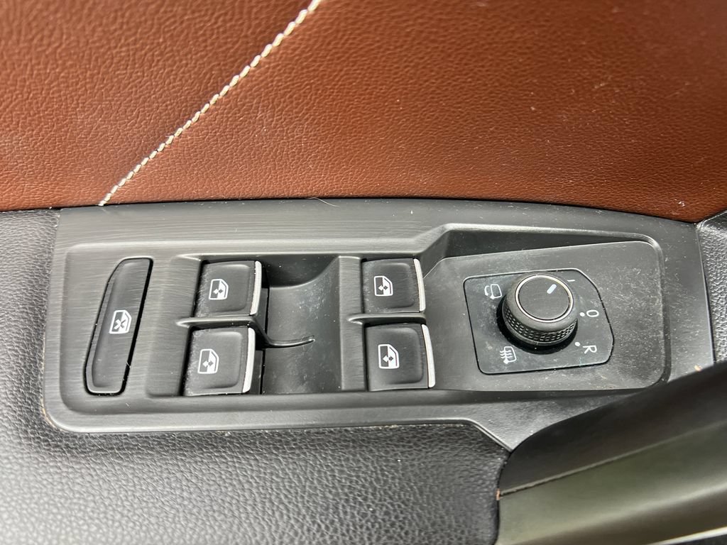 Used 2024 Volkswagen Tiguan SEL R-Line AWD/4WD image 12