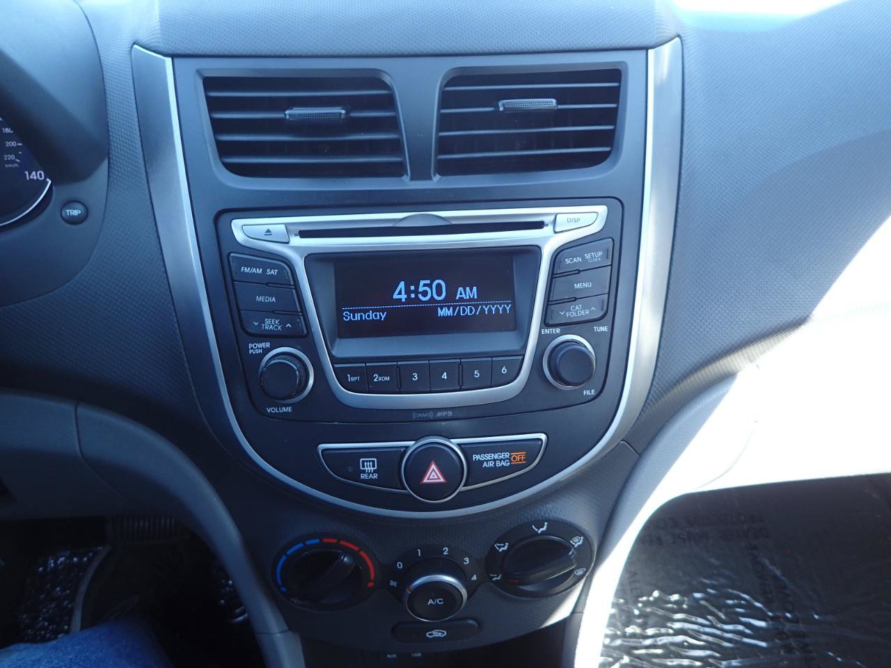 Used 2016 Hyundai Accent SE FWD image 15