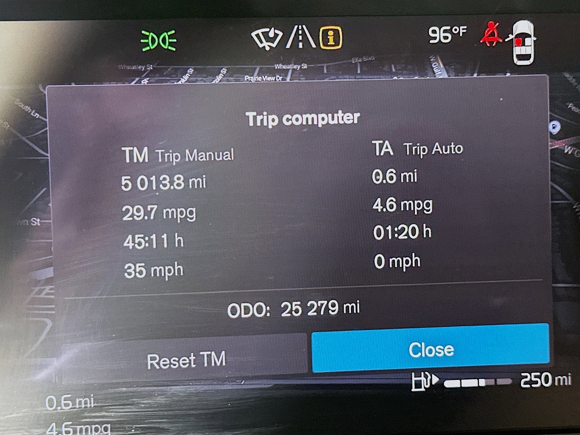 Used 2025 Volvo XC40 B5 Plus image 19