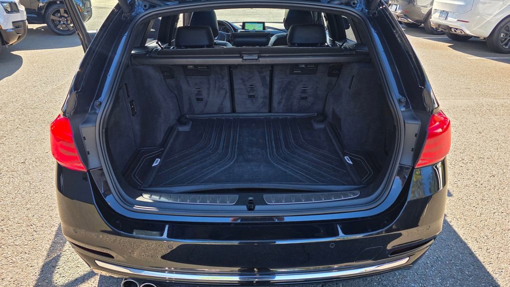 Used 2017 BMW 330i xDrive Wagon AWD/4WD image 18