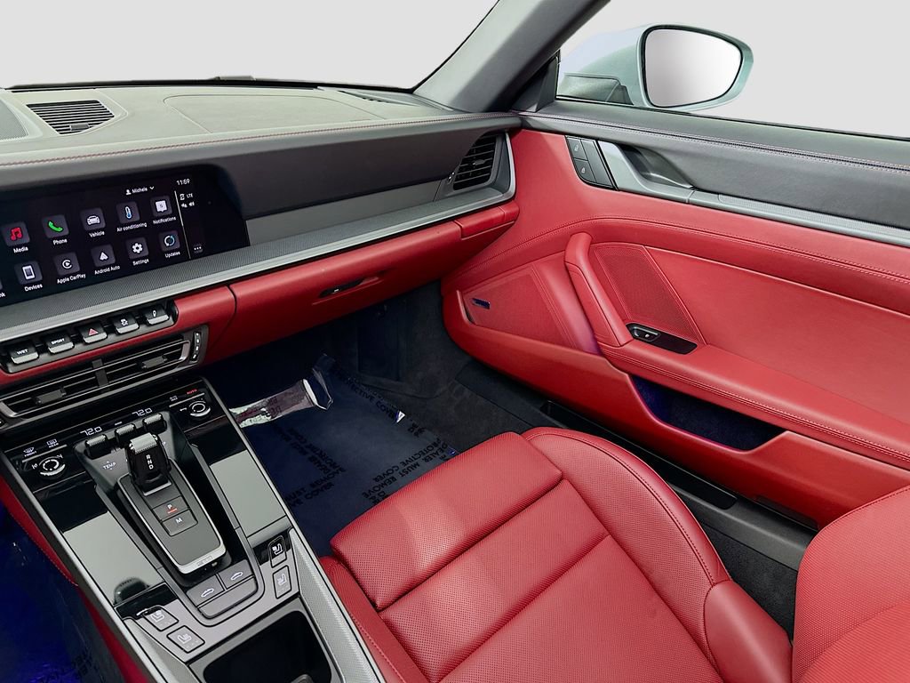 Certified 2024 Porsche 911 Targa 4 AWD/4WD image 26