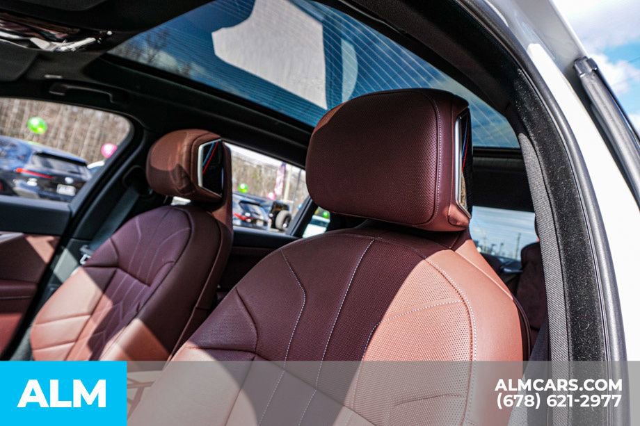 Used 2025 BMW i7 eDrive50 w/ M Sport Package RWD image 19