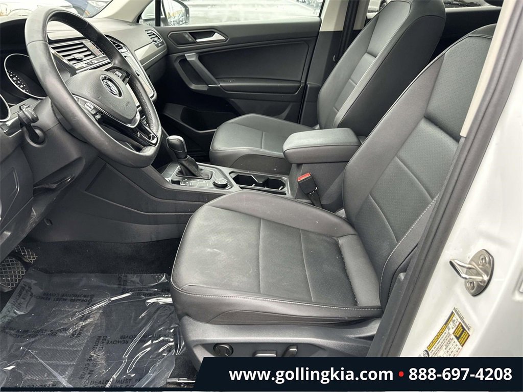 Used 2020 Volkswagen Tiguan SE w/ Panoramic Sunroof Package image 18