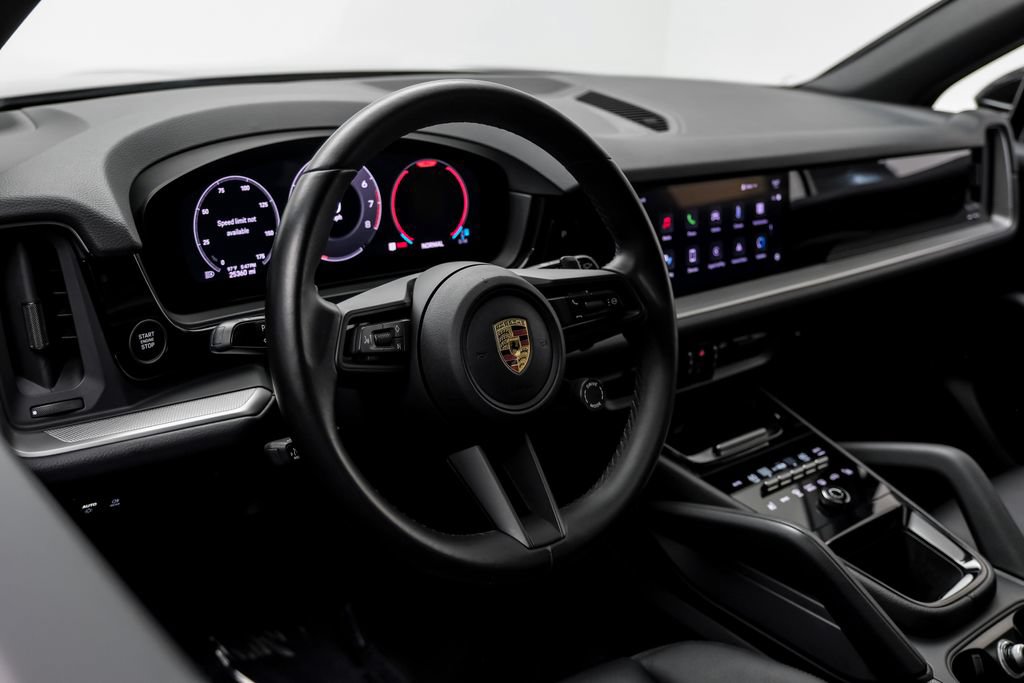 Used 2024 Porsche Cayenne AWD/4WD image 23