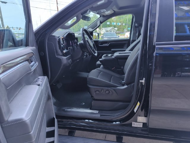Used 2025 Chevrolet Silverado 1500 LT AWD/4WD image 12