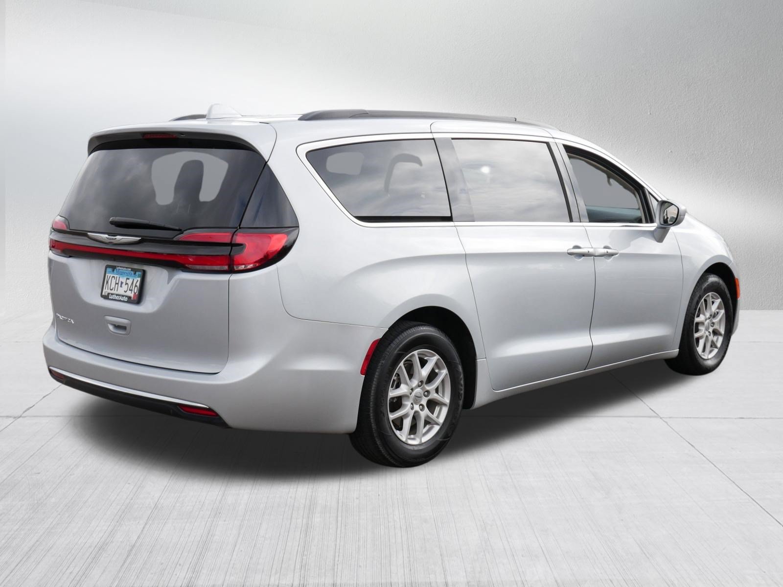 Used 2022 Chrysler Pacifica Touring-L FWD image 7