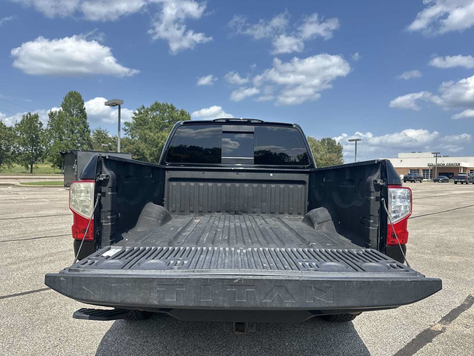 Used 2021 Nissan Titan SV w/ SV Convenience Package RWD image 36
