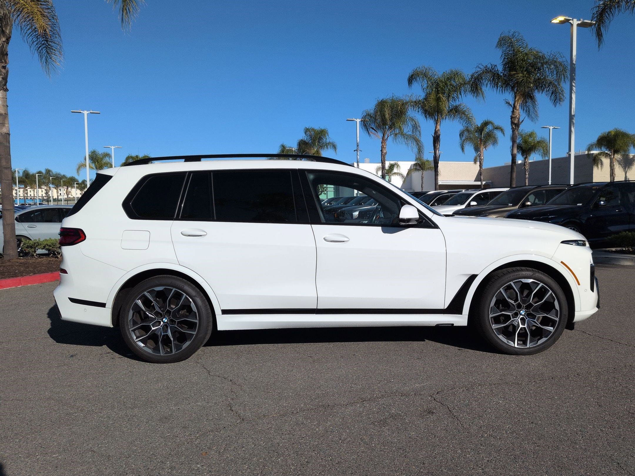 Certified 2024 BMW X7 xDrive40i w/ M Sport Package image 11