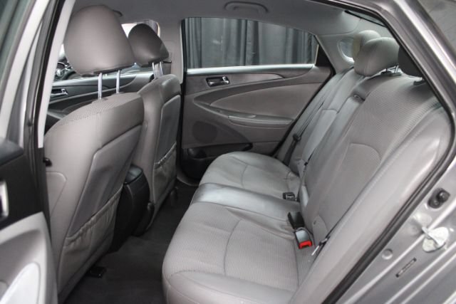 Used 2013 Hyundai Sonata SE FWD image 16